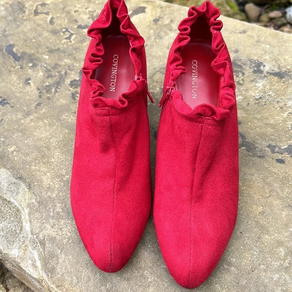 Covington red faux suede heeled booties size 7 M with ruffle at ankle side zip - Picture 3 of 14